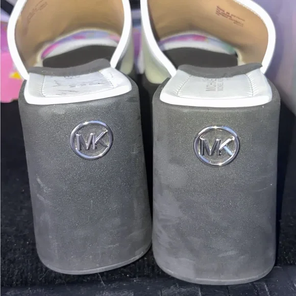 Michael Kors White & Black Platform Shoes: Size Woman’s 8/ Medium - Picture 3 of 9